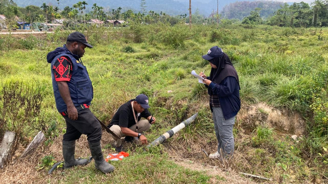 Pengecekan Sambungan Air dan pengukuran Diameter Pipa. Sumber: Dokumentasi Pribadi