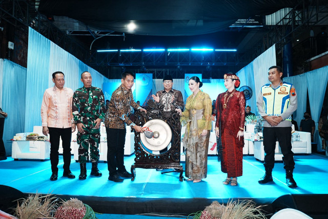 Wamendagri Akhmad Wiyagus di pembukaan Brebes Culture Festival 2026 di Brebes, Jawa Tengah, Sabtu (29/8/2026). Foto: Kemendagri RI