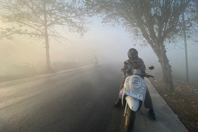 Suasana kabut asap di Kota Martapura, Kalimantan Selatan, Minggu (30/8/2026). Foto: Dok. Istimewa