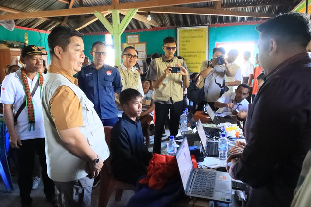 Dukcapil pulihkan lebih dari 11 ribu dokumen kependudukan warga korban gempa NTT. Foto: Ditjen Dukcapil Kemendagri