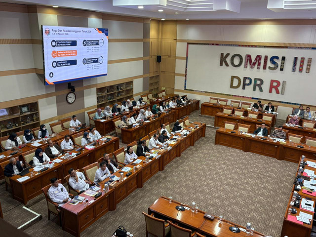 Suasana rapat dengar pendapat Komisi III DPR dengan Sekretaris MA dan Sekjen KY di Kompleks Parlemen, Senayan, Jakarta, Senin (31/8/2026). Foto: Nasywa Athifah/kumparan
