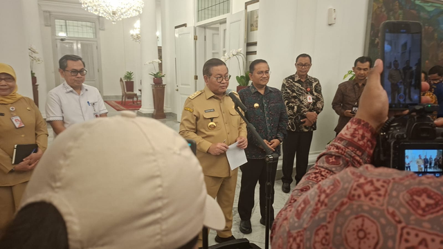 Doorstop Gubernur DKI Jakarta Pramono Anung hasil audiensi sekaligus penandatanganan MoU dengan Wali Kota Jambi, Maulana di Pendopo Balai Kota DKI Jakarta, Senin (31/8) dok. Pradya
