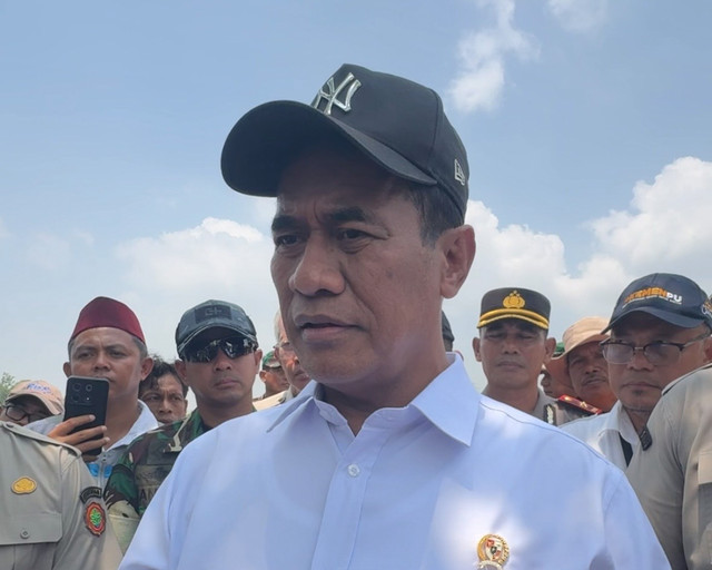 Mentan Amran saat sidak di Karawang, Senin (31/8/2026). Foto: Argya Maheswara/kumparan