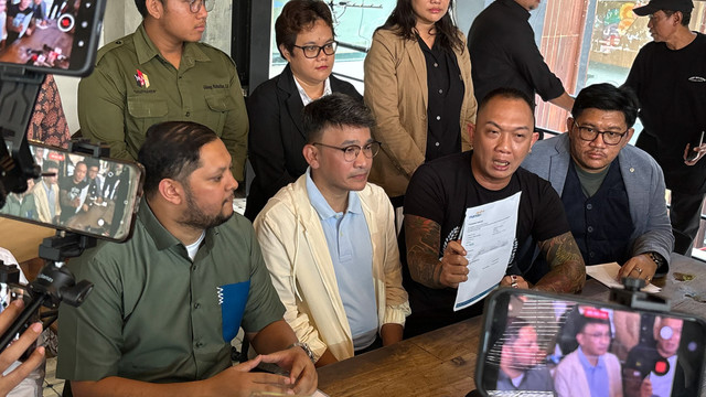 Konferensi Pers Ruben Onsu dan pelapor kasus dugaan penipuan di kawasan Wijaya, Jakarta Selatan. Foto: Aprilandika Pratama/kumparan