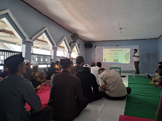 Sesi penyampaian materi oleh Wildan Nurussalam, S.Pi., M.Si.