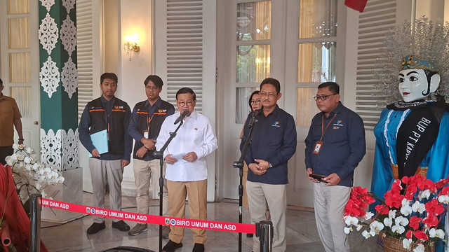 Gubernur DKI Jakarta, Pramono Anung dan Sekretaris Utama (Sestama) Badan Pusat Statistik, Zulkipli di Pendopo Balai Kota DKI Jakarta, Senin (31/8/2026). Foto: Pradya Tirta/kumparan