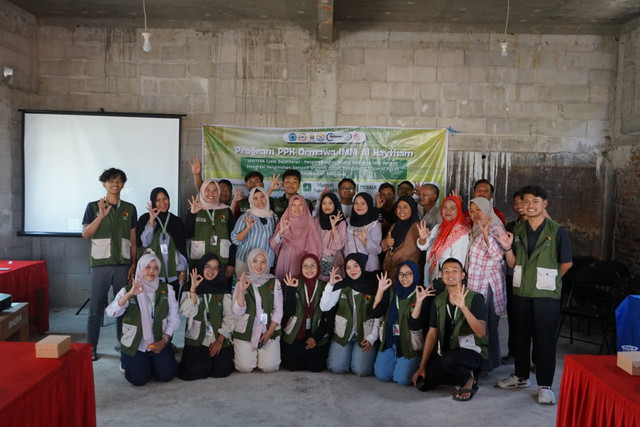 Foto bersama Tim Pelaksana dengan Pelaku UMK Kelurahan Pringapus