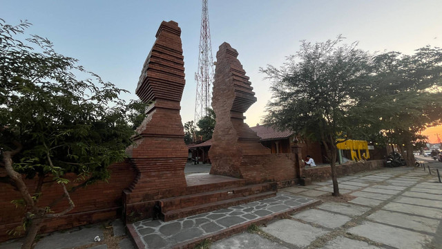Gerbang Pleret di Kalurahan Pleret, Bantul, yang dibangun menggunakan Dana Keistimewaan DIY. Foto: Pandangan Jogja/Gigih Imanadi Dharma