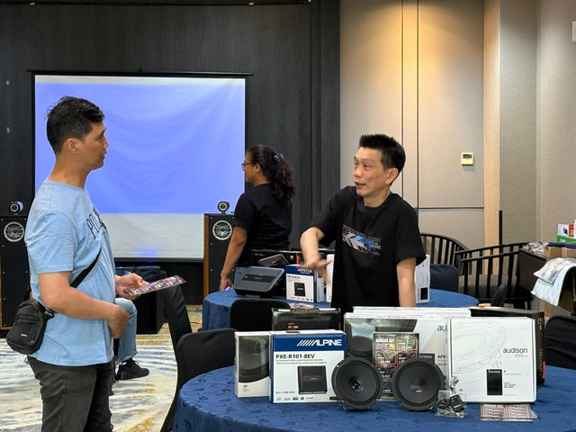 Pengunjung di acara Audison Experience Day bersama Sterindo Autosound di Gandaria Utara, Jakarta Selatan. Foto: Alvian Yoga Yulianto/kumparan