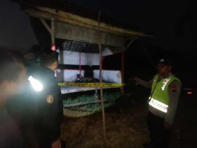 Pos ronda di Kebonagung, Kabupaten Demak TKP penemuan mayat wanita yang dibakar. Foto: Dok. Istimewa