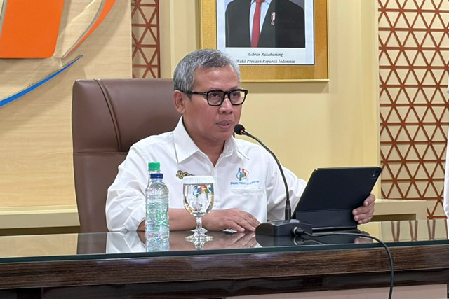 Deputi Bidang Statistik Distribusi dan Jasa BPS Ateng Hartono dalam konferensi pers di Kantor Pusat BPS, Selasa (1/9/2026). Foto: Najma Ramadhanya/kumparan