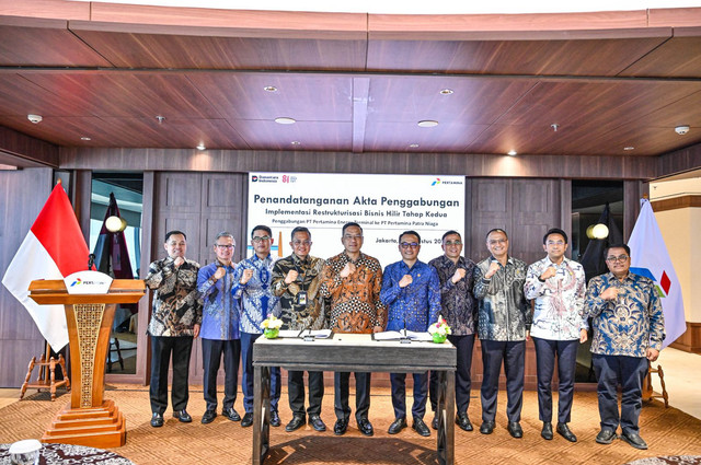 Penandatanganan Akta Penggabungan (merger) PT Pertamina Energy Terminal (PET) ke PT Pertamina Patra Niaga (PPN). Foto: Dok. Pertamina