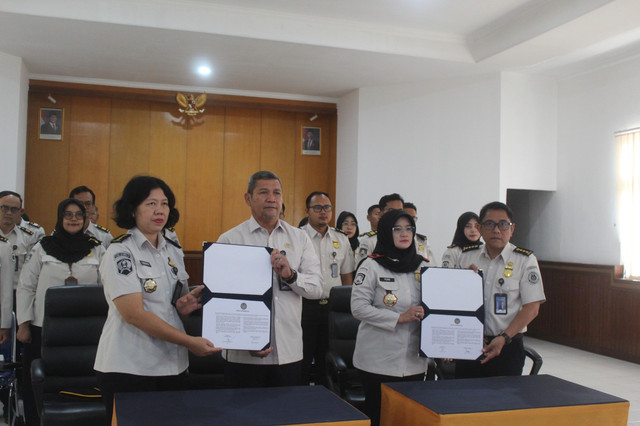 Komitmen Menghadirkan Seleksi yang Transparan dan Berintegritas melalui Penandatanganan Pakta Integritas Panitia Seleksi Penerimaan Catar Poltekimipas Wilayah Yogyakarta (Sumber : Humas Kanwil Ditjenpas DIY)
