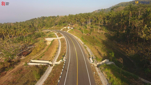 JJLS Kelok 23 yang merupakan bagian dari Jalur Jalan Lintas Selatan (JJLS) atau Jalur Pantai Selatan (Pansela) di Yogyakarta. Foto: Dok. Birkom Kementerian PU