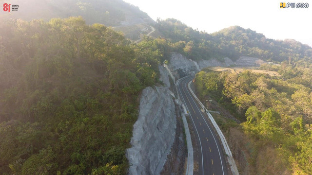 Ruas Kelok 23 yang merupakan bagian dari Jalur Jalan Lintas Selatan (JJLS) atau Jalur Pantai Selatan (Pansela) di Yogyakarta. Foto: Dok. Birkom Kementerian PU
