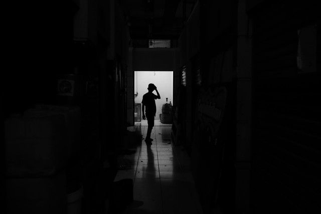 Ilustrasi Wajib Pajak yang Tersesat di Lorong Self Assessment. Sumber : pexels