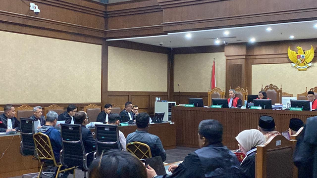 Gus Yaqut tiba di Pengadilan Tipikor, Jakarta untuk menghadiri sidang agenda pembuktian, pemeriksaan saksi-saksi terkait kasus korupsi pengaturan kuota haji. Selasa, (1/9/2026). Foto: Nabilah Siti/kumparan