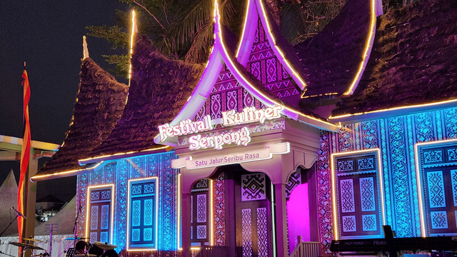 Ragam tenant lintas rasa Sumatera di Festival Kuliner Serpong (FKS) 2026 di Summarecon Mall Serpong (29/8/2026). Foto: Azalia Amadea/kumparan