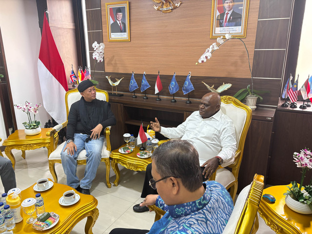 Ecko Show, Faris Adam, Open Up, Opick, dan Bongky eks personel Slank, hadir di Kementerian Hak Asasi Manusia (HAM) pada Selasa (1/19/2026). Foto: Vincentius Mario/kumparan