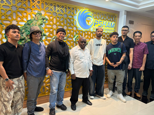 Ecko Show, Faris Adam, Open Up, Opick, dan Bongky eks personel Slank, hadir di Kementerian Hak Asasi Manusia (HAM) pada Selasa (1/19/2026). Foto: Vincentius Mario/kumparan