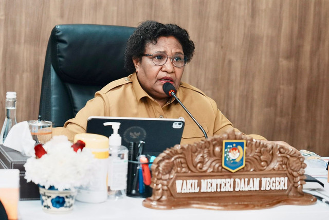 Wamendagri Ribka Haluk dorong Pemda perkuat kesiapsiagaan, regulasi, dan alokasi BTT untuk pencegahan dini karhutla dalam Rakor di Kantor Pusat Kemendagri, Jakarta, Selasa (1/9/2026). Foto: Dok. Kemendagri
