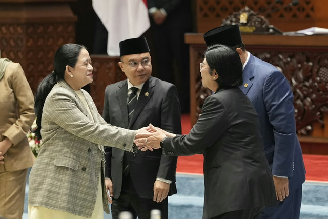 Dari kiri: Puan Maharani, Sufmi Dasco Ahmad, Destry Damayanti, di Kompleks Parlemen Senayan. Foto: Istimewa