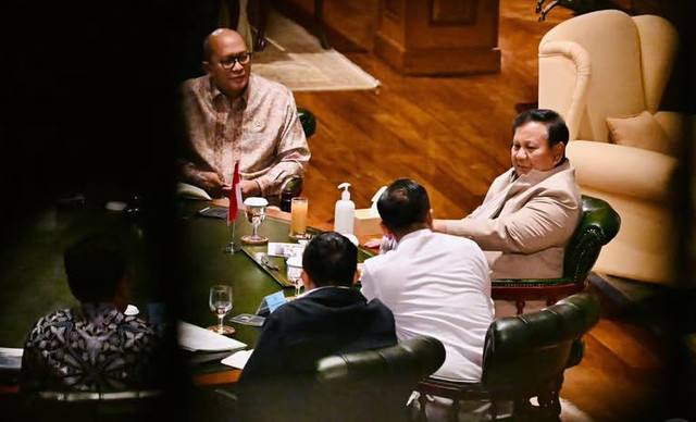 Presiden Prabowo Subianto menerima Menteri Kelautan dan Perikanan, Sakti Wahyu Trenggono serta Menteri Investasi dan Hilirisasi, Rosan Roeslani di Hambalang, Kabupaten Bogor, Selasa (1/9/2026). Foto: Instagram/ @sekretariat.kabinet