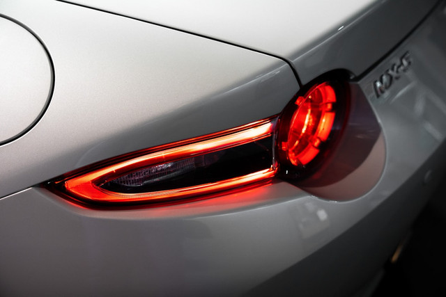 Ilustrasi Kenapa Lampu Rem Mobil Berwarna Merah,Foto:Unsplash/Piotr AMS