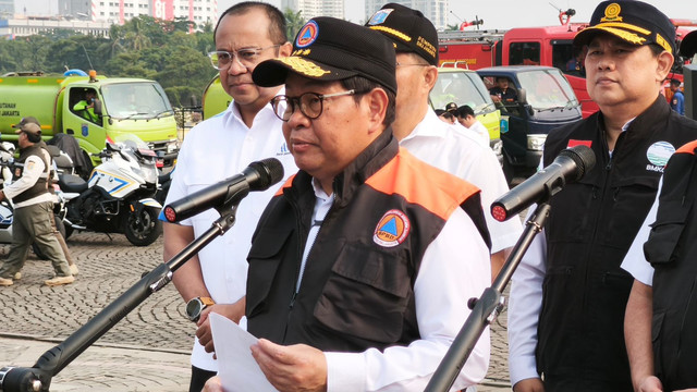Gubernur DKI Jakarta Pramono Anung dan Kepala BPBD DKI Jakarta Marulitua Sijabat saat Apel Jaga Jakarta di Lapangan Silang Monas Sisi Selatan, Rabu (2/9/2026). Foto: Nauval Pratama/kumparan