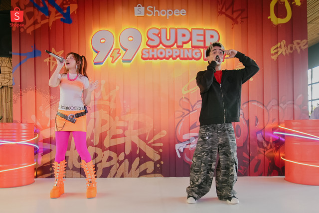 Naykilla x Tenxi menyanyikan jingle Kasih Aba-Aba 2.0 sebagai bentuk kolaborasi saat Shopee 9.9 Super Shopping Day. Foto: dok. Istimewa