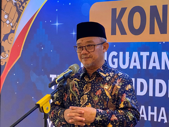 Mendikdasmen, Abdul Mu'ti, usai Menghadiri Agenda Penguatan Peran Komite Sekolah, Pendidik, dan Tenaga Kependidikan dalam Pencegahan Ekstremisme Berbasis Kekerasan yang Mengarah pada Terorisme di Satuan Pendidikan, Jakarta, Rabu (2/9/2026). Foto: Aditya Nugraha/kumparan