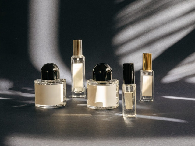 Ilustrasi Mykonos Baby Love wangi apa, foto bukan parfum yang sebenarnya: Unsplash/Lera Ginzburg