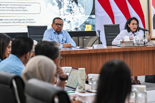 Kepala Bakom RI Muhammad Qodari menyampaikan paparan pada konpers perkembangan PHTC Program Prioritas terkait Penguatan SDM Indonesia melalui Program SMK Go Global dan Pelindungan Pekerja Migran di Auditorium Kantor Bakom, Jakarta, Rabu (2/9/2026). Foto: Galih Pradipta/ANTARA FOTO