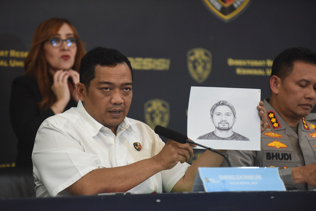 Polda Metro Jaya menunjukkan sketsa wajah terduga pelaku pengeroyokan yang menewaskan warga Pejompongan, Bambang Setiyawan, dalam konpers perkembangan penanganan pascaaksi kerusuhan 27 Agustus di Ditreskrimum Polda Metro Jaya, Rabu (2/9/2026). Foto: Indrianto Eko Suwarso/ANTARA FOTO