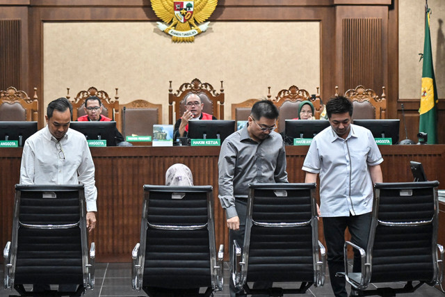 Empat saksi, John Field, Ari Kusrianingsih, Martinus Suparman, dan Johan Sugiharto mengikuti sidang lanjutan kasus dugaan suap dan gratifikasi pejabat di DJBC di Pengadilan Tipikor, Jakarta, Rabu (2/9/2026). Foto: Sulthony Hasanuddin/ANTARA FOTO 