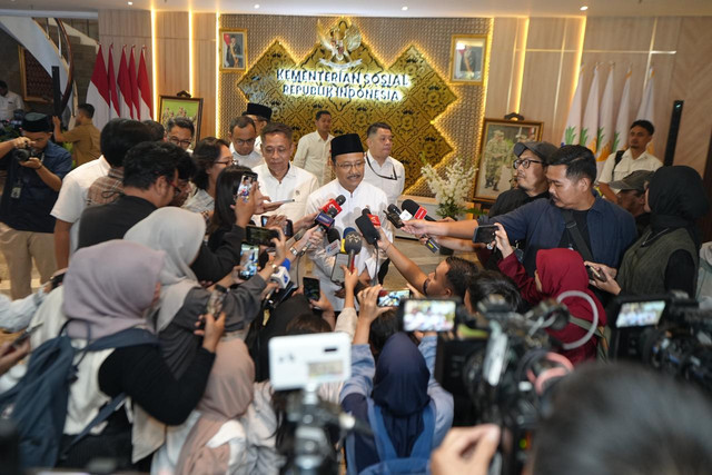 Mensos Saifullah Yusuf pastikan pemutakhiran Data Tunggal Sosial dan Ekonomi (DTSEN) secara berkala serta ajak masyarakat aktif koreksi data bansos lewat WhatsApp, Command Center, aplikasi Cek Bansos, atau aparat desa di Jakarta, Rabu (2/9/2026). Foto: Dok. Kemensos