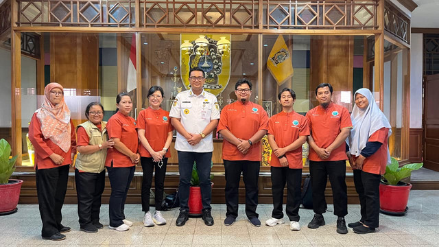 Jajaran Pengurus PDHI Korwil Klaten berfoto bersama Bupati Klaten (Sumber : Pribadi)