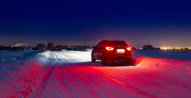 ilustrasi kenapa lampu mundur mobil berwarna putih. unsplash/Janek Valdsalu