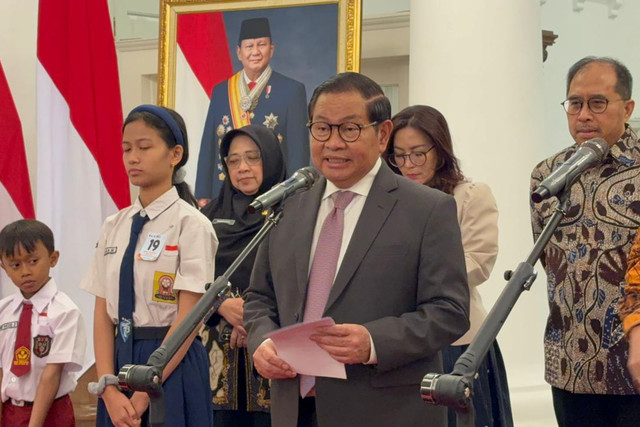 Gubernur DKI Jakarta Pramono Anung usai menyerahkan penghargaan kepada pemenang lomba di Balai Kota DKI Jakarta, Kamis (3/9/2026). Foto: Nauval Pratama/kumparan