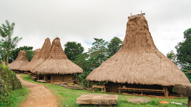 Ilustrasi Rumah Tradisional Suatu Daerah Disebut Apa? Unsplash.com/Fadhil Abhimantra
