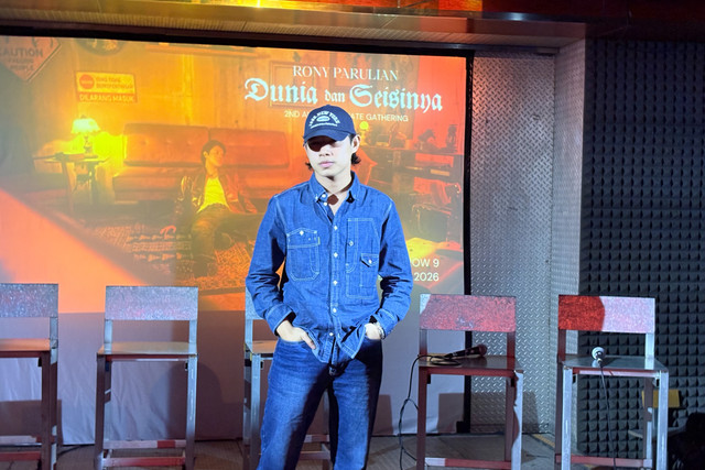 Rony Parulian dalam jumpa pers album Dunia Dan Seisinya di Blok M, Jakarta Selatan, Rabu (2/9/2026). Foto: kumparan