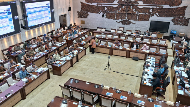 Rapat OJK bersama Komisi XI DPR RI di Gedung Parlemen, Jakarta pada Kamis (3/9/2026). Foto: Argya Maheswara/kumparan