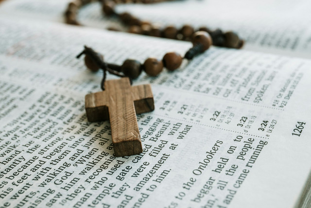 Ilustrasi doa Novena Tiga Salam Maria. Foto: Unsplash.com.