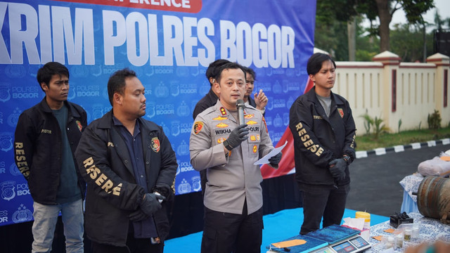 Konferensi pers Polres Bogor terkait peredaran merkuri ilegal berskala besar, Kamis (3/9/2026). Foto: Dok. Polres Bogor