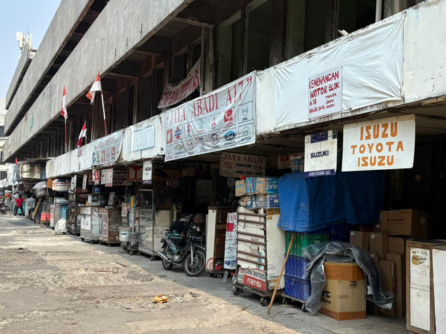 Sentra spare part mobil di Wisma (Muzatek) Sawah Besar, Jakarta Pusat. Foto: Alvian Yoga Yulianto/kumparan