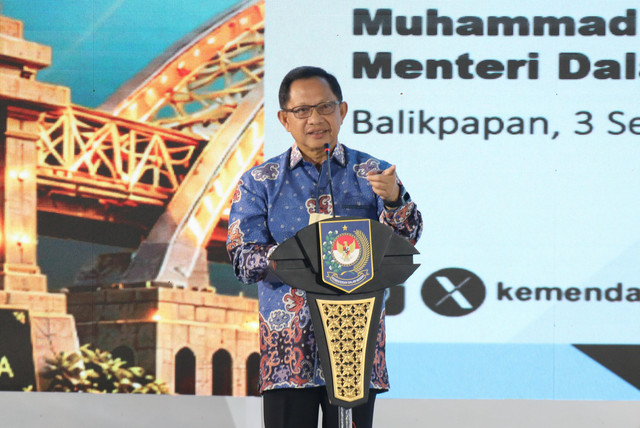 Mendagri Tito karnavian memberi sambutan pada acara penghargaan kepada pemerintah daerah (Pemda) berprestasi tahun 2026 Batch II Regional Kalimantan, Kamis (3/9/2026).  Foto: Dok. Kemendagri