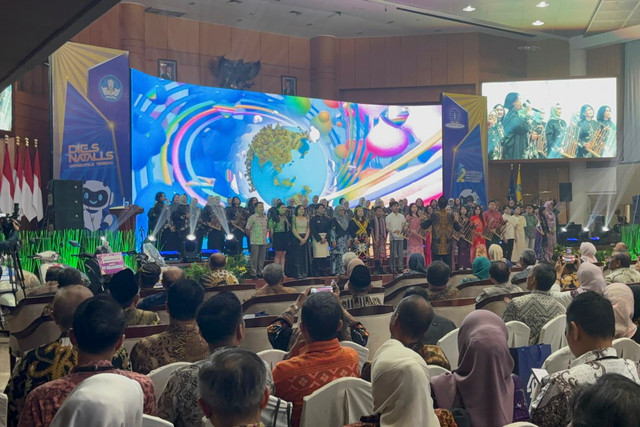 Suasana acara Dies Natalis Universitas Terbuka di Gedung Universitas Terbuka Convention Center (UTCC), Pamulang, Tangerang Selatan, Banten, Jumat (4/9/2026). Foto: Pradya Tirta/kumparan