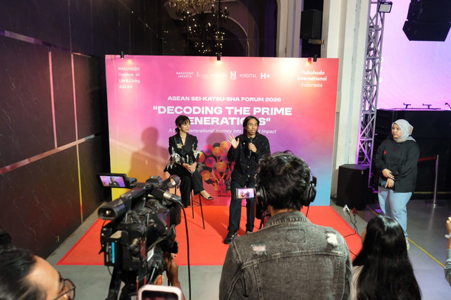 Rian Prabana, Senior Director of Strategy & Head of Sei-katsu-sha Lab (kanan) bersama Devi Attamimi, Group CEO Hakuhodo International Indonesia saat sesi Press Conference. Foto: Dok. Istimewa