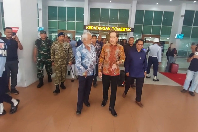 Presiden ke-7 Joko Widodo (Jokowi) menjemput langsung Perdana Menteri Timor Leste Kay Rala Xanana Gusmao di Bandara Internasional Adi Soemarmo, Boyolali, Jawa Tengah, Jumat (4/9/2026). Foto: Dok. kumparan