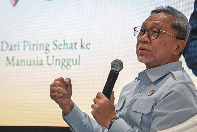 Menteri Koordinator Bidang Pangan Zulkifli Hasan menceritakan isi buku saat Peluncuran Buku Pangan Indonesia di Jakarta, Jumat (4/9/2026). Foto: Sulthony Hasanuddin/ANTARA FOTO